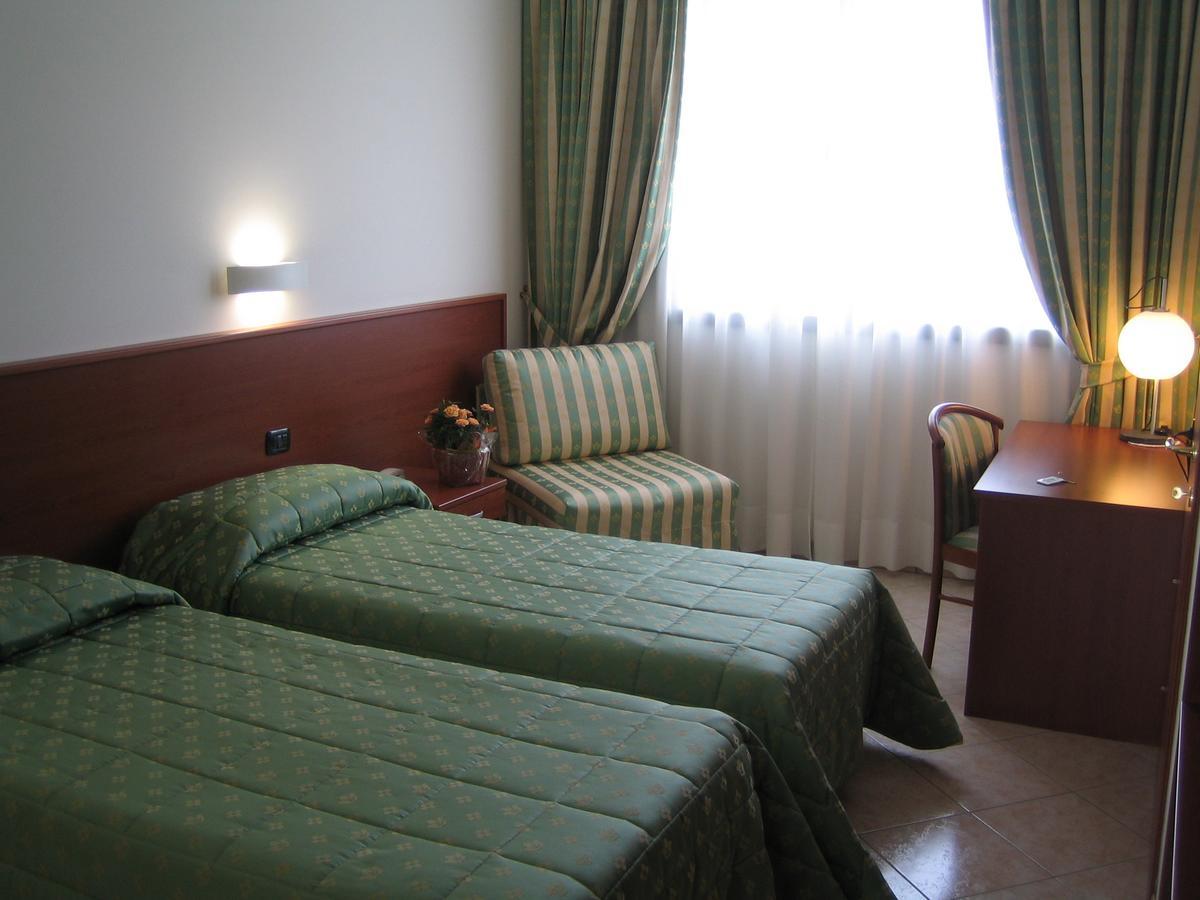 Hotel Sanremo Ceva Pokoj fotografie